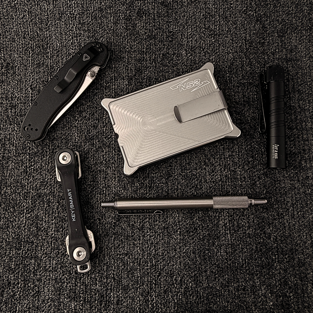N52 Wallet — Silver